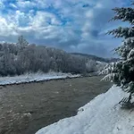 шум черемоша на березі річки Apartment Verkhovyna