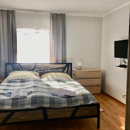 шум черемоша на березі річки Apartman