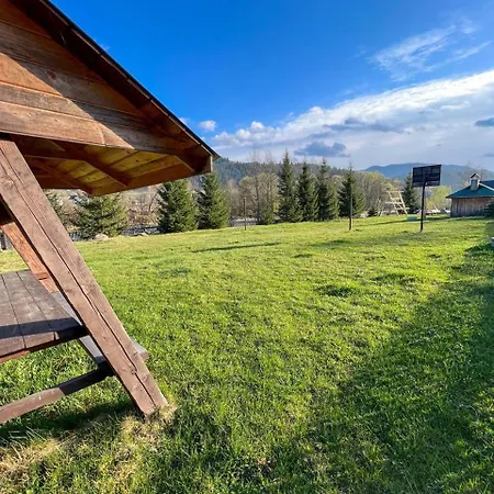 Apartman шум черемоша на березі річки *