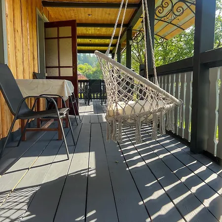 шум черемоша на березі річки Apartman *