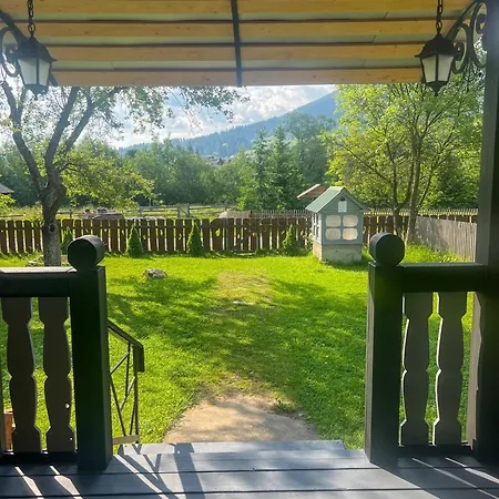 Apartman шум черемоша на березі річки *