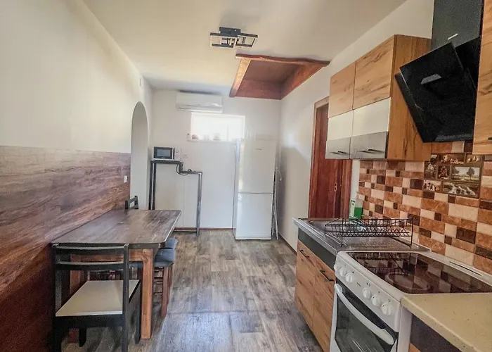 шум черемоша на березі річки Apartmán *